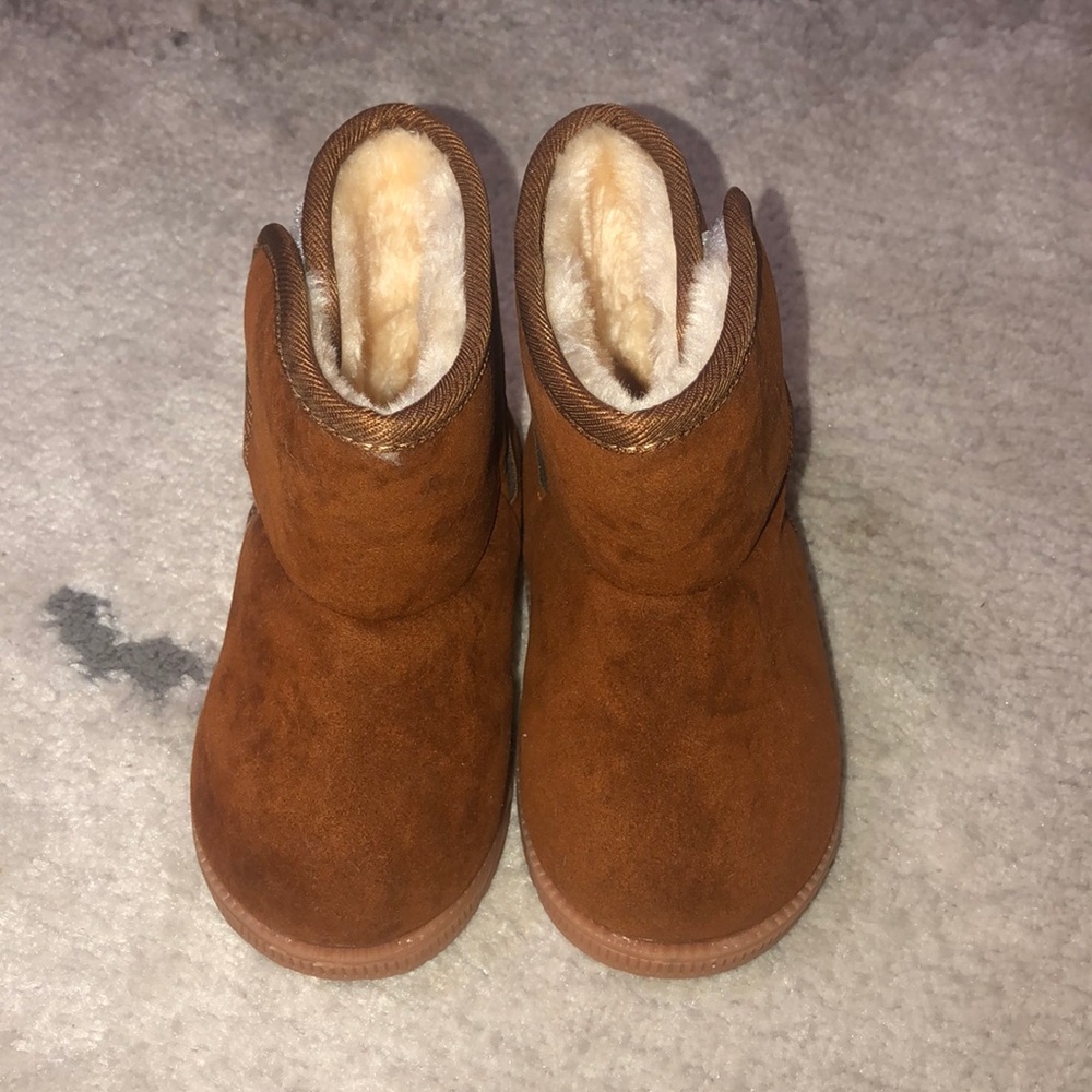 BRAND NEW kids boots